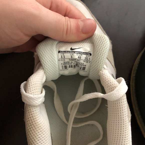 Nike shoes - Picture 4 of 4